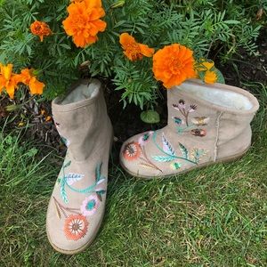 🌴HP🌴Indigo Rd. Floral Boots 12/24/17